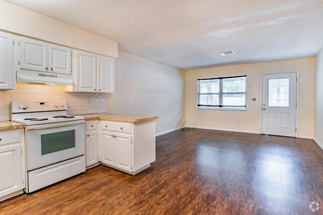 1 dormitorio, 1 baño - 675 pies cuadrados - Comedor - 417 Woodrow Ave