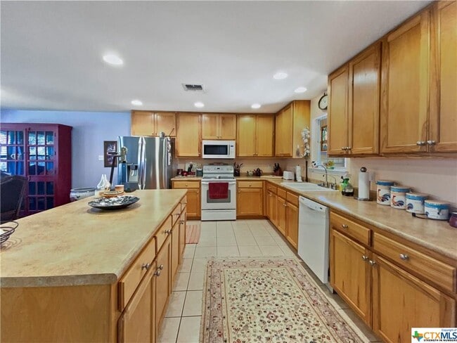 Building Photo - 205 Admiral Benbow Ln