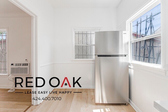 Foto del edificio - 704 W 54th St