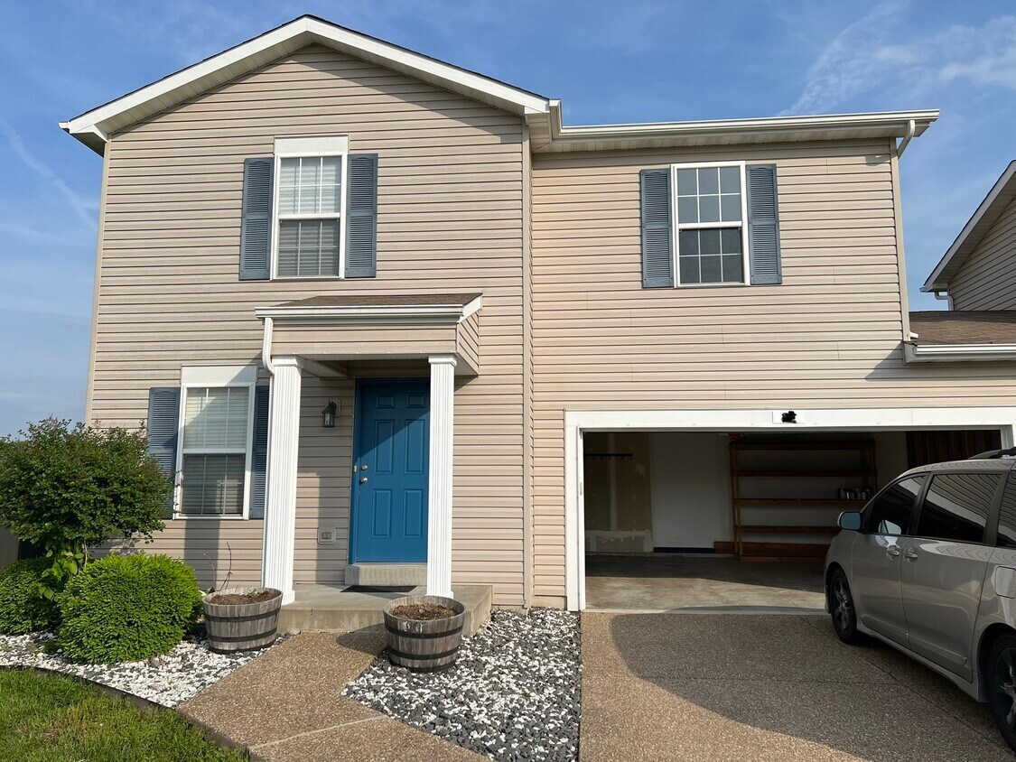 Foto principal - 22 Chesterfield Ct