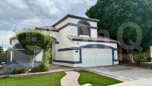 Foto del edificio - 1325 N Palmsprings Dr