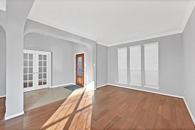Building Photo - 2104 Rushing Spring Dr
