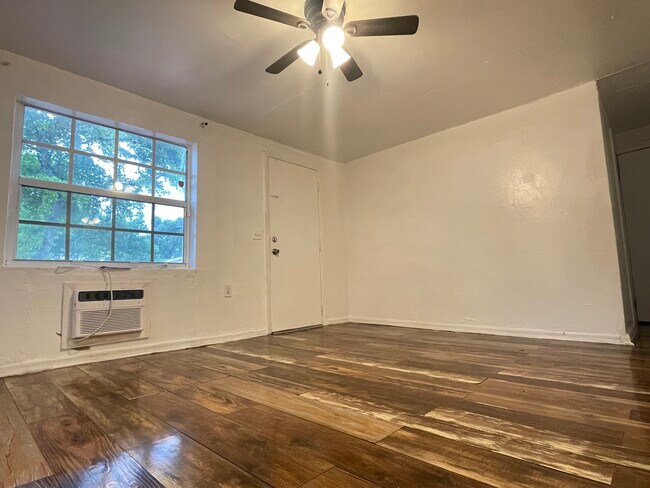 Building Photo - 6014 SW 38th St