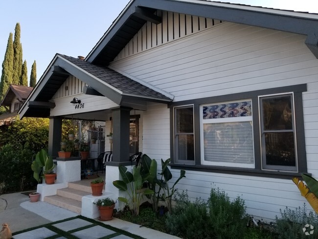 Front view - 4436 Kingswell Ave