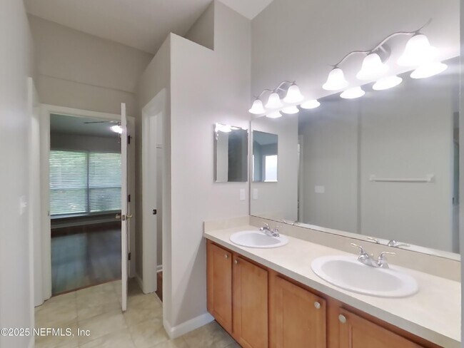 Building Photo - 495 Apple Creek Dr