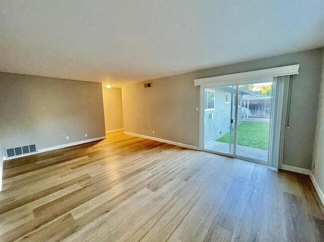 Building Photo - Great Rental Home