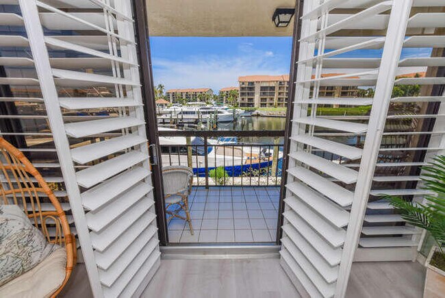 Building Photo - 2301 Marina Isle Way
