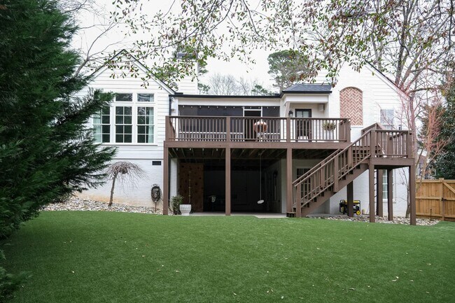 Building Photo - Luxury 4br/3.5ba house