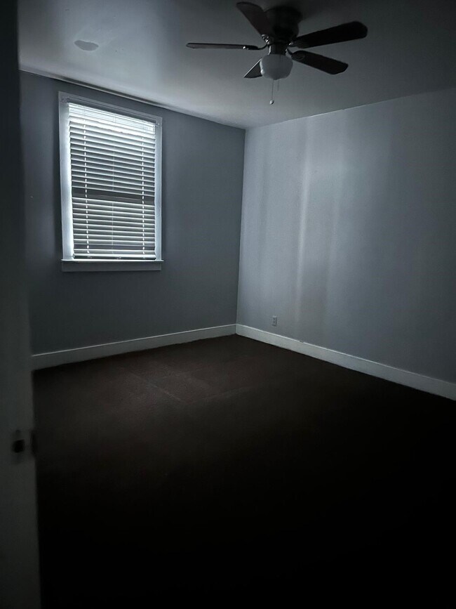 Building Photo - 800 Travis St