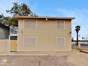 Building Photo - 1702 E Cambridge Ave