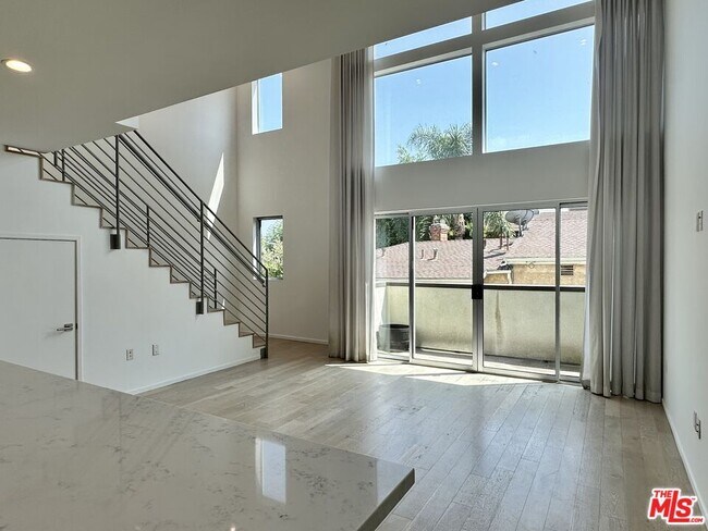 Foto del edificio - 5403 W Wilshire Vista Ln