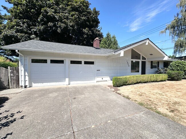 Foto del edificio - 2 Bed 1 Bath Home in Cedar Hills Neighborh...