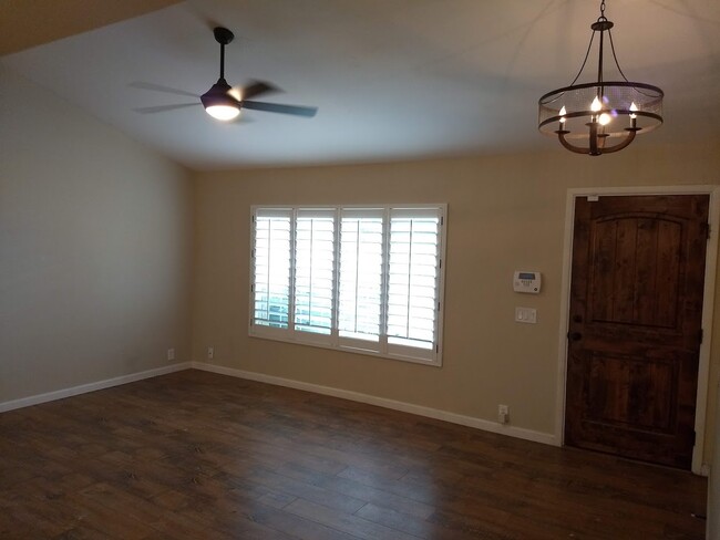 Entry/Living Room - 354 Ancora Dr W