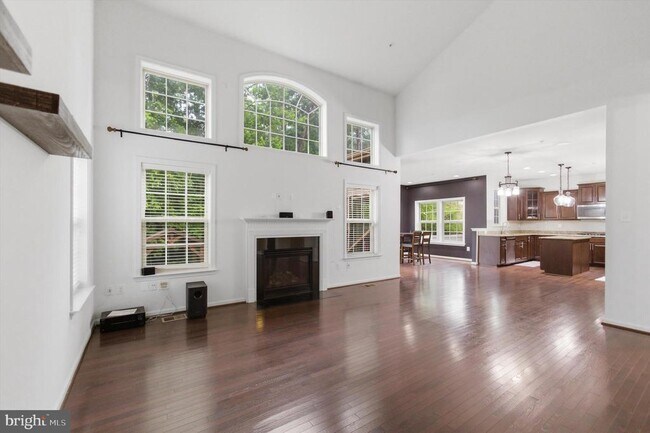 Building Photo - 7585 Holly Ridge Dr
