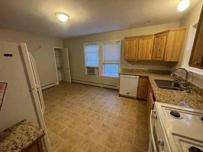 Building Photo - 51 Thorndike Rd