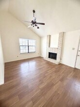 Building Photo - 728 W San Antonio St