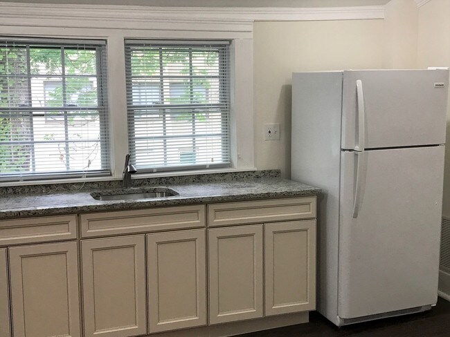 Building Photo - 669 Boulevard NE