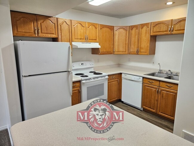 Building Photo - Spacious 3 Bd 2.5 Bath Townhouse in Bountiful
