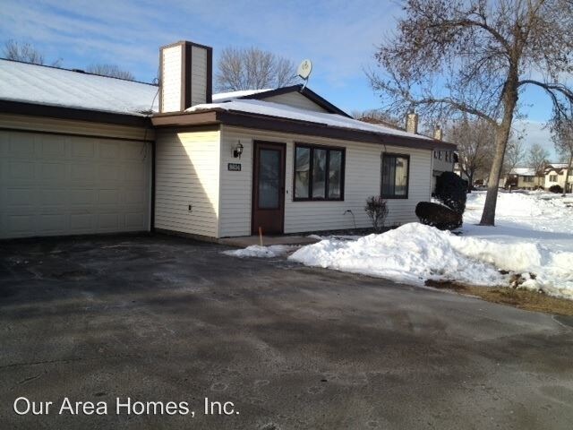 Foto principal - 8634 S Maplebrook Cir