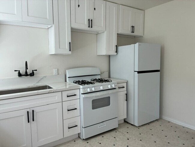 Foto del edificio - 2112 E 1st St