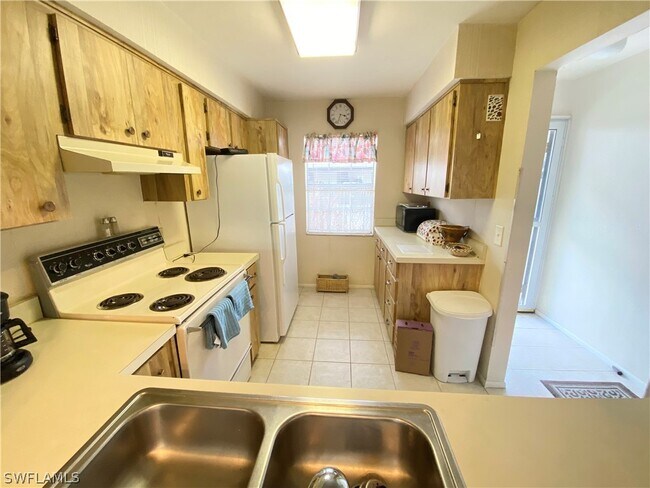 Building Photo - 9403 Lennex Ln
