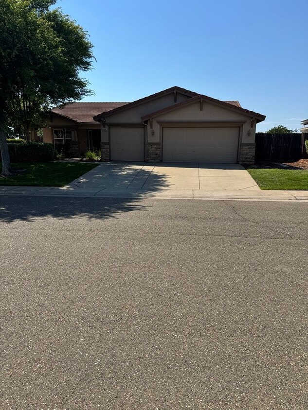 Building Photo - Coming Soon, Beautiful single story home in Eastridge Estates at Independence at Mather. 3+2, 3 c...