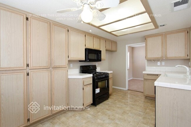 Building Photo - 381 Via Capri