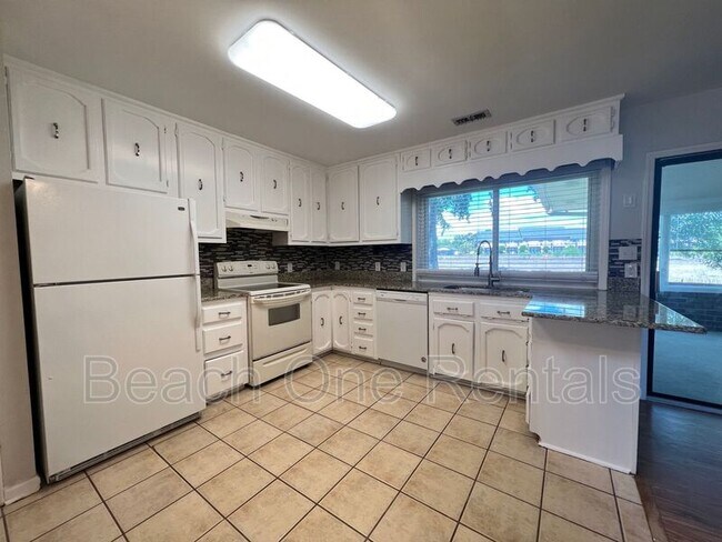 Building Photo - 1005 Plantation Dr