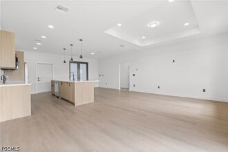 Building Photo - 8033 Oakleaf Cir