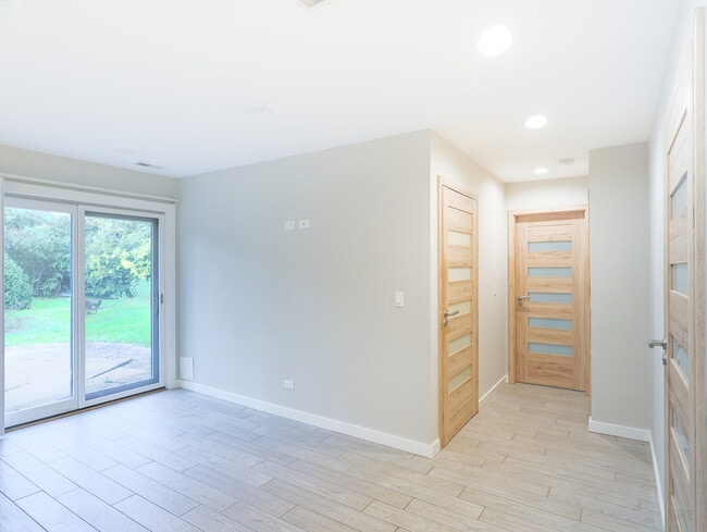 Building Photo - 805 Blackhawk Ln