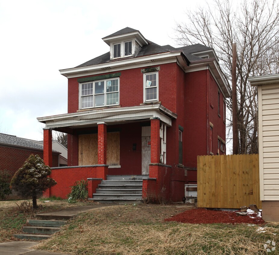 Building Photo - 540 7th Ave