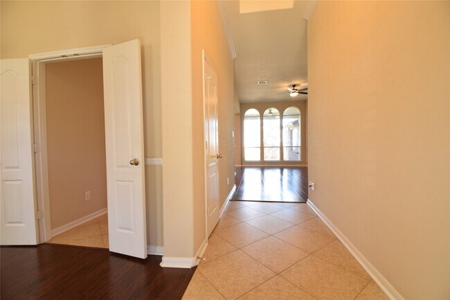 Building Photo - 26818 Granite Valley Ln