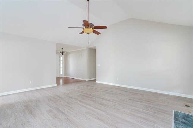 Foto del edificio - 604 Woodland Hills Dr