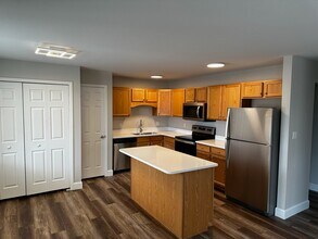 Building Photo - 928 Village Cir