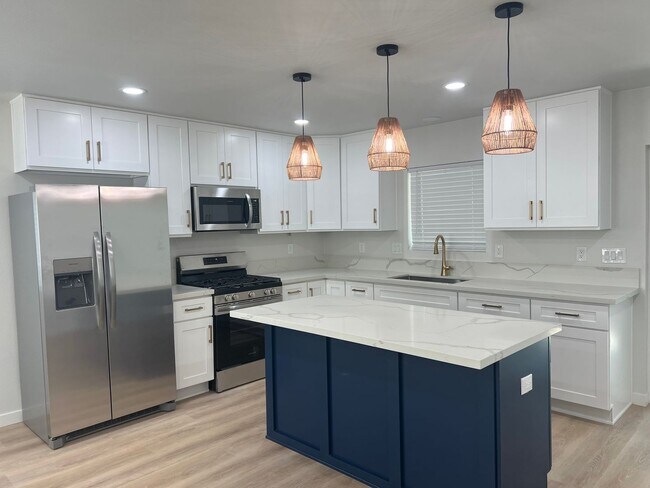 Foto del edificio - Brand New Detached 3 Bed/2 Bath Home-Central AC +In-Unit Laundry-Riverside