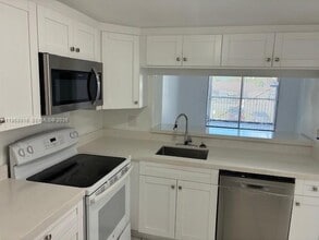 Building Photo - 19805 SW 114th Ave