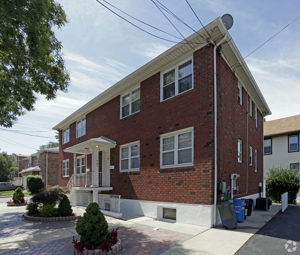 Primary Photo - 2-6 Dorothea Pl