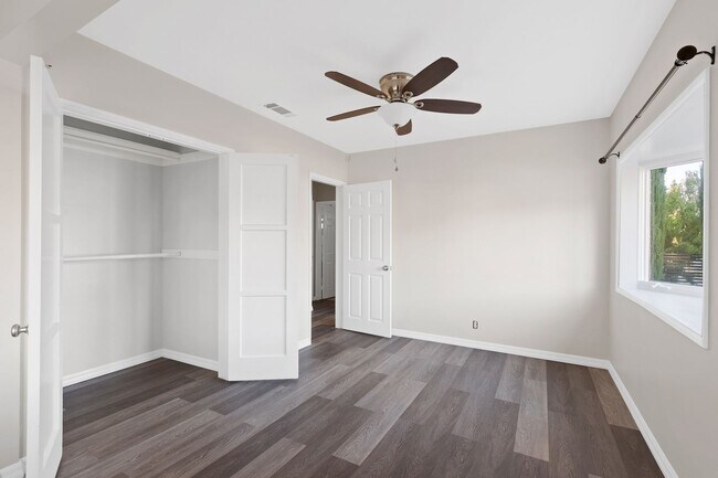 Foto del edificio - Gorgeous 4-Bedroom Pool Home South of the ...