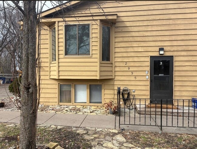 Foto del edificio - 2935 Mounds View Blvd