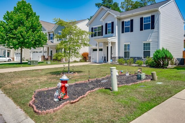 Foto del edificio - House In The Charming Neighborhood of Lake Carolina