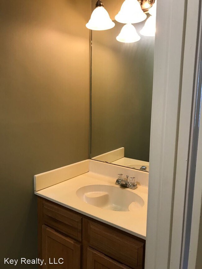 Building Photo - 2 br, 2.5 bath House - 945 Bayou Trace Dr
