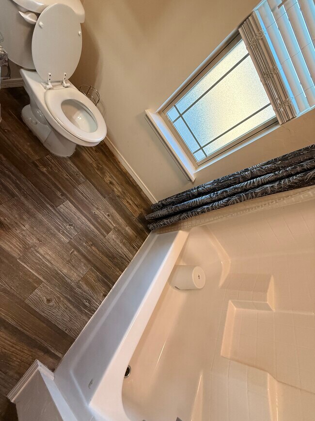 Foto del edificio - 3708 Farm Cir