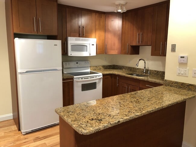 Foto del edificio - 6644 Hillandale Rd