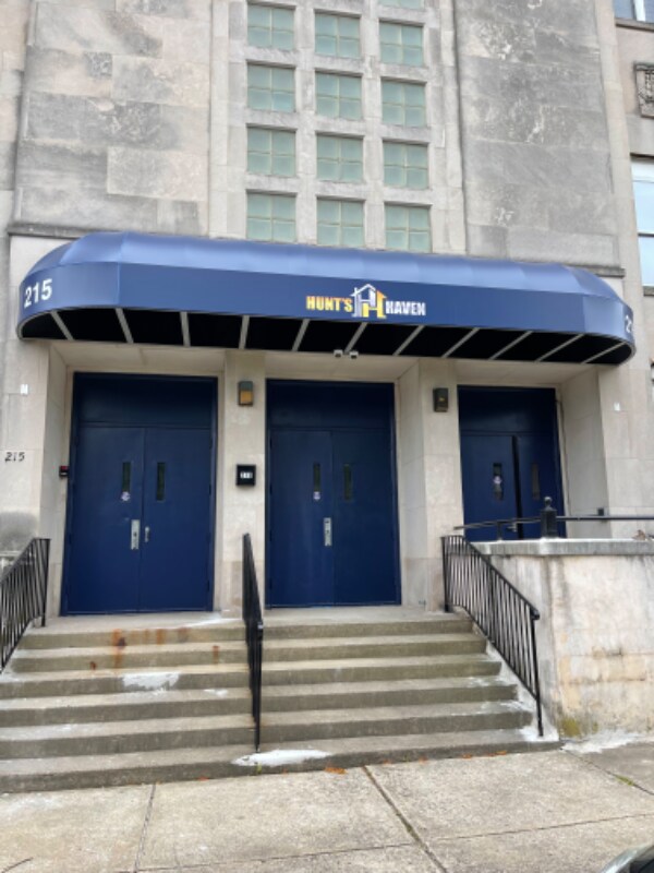 Foto principal - 215 E 21st St