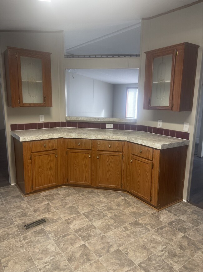 Building Photo - 350 Mockingbird Dr