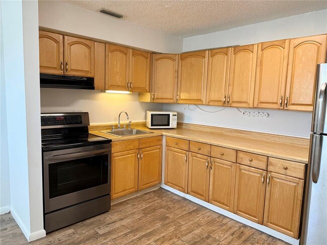 Building Photo - 9013 Westchester Cir