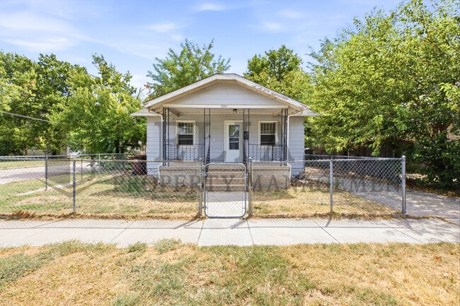 Building Photo - 2301 W 3rd St N