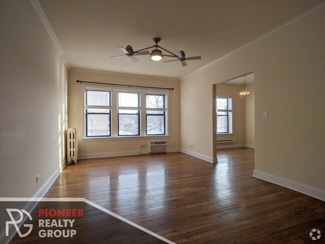 Building Photo - 736 W Addison St