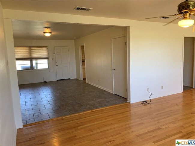 Foto del edificio - 1245 Hackberry Rd