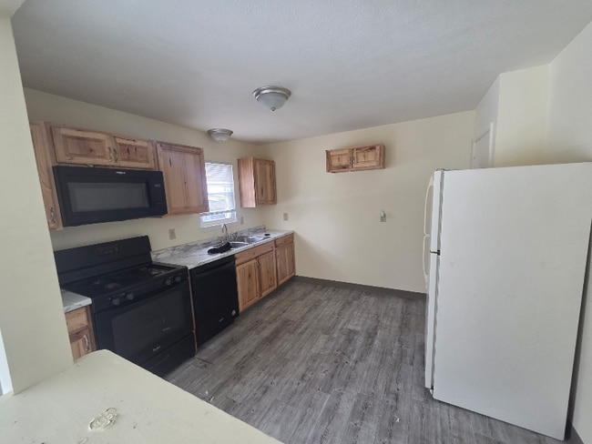 Building Photo - 423 Mathews Rd